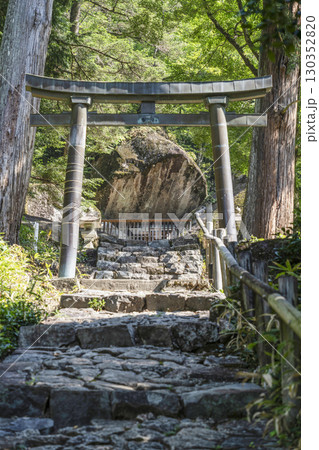 妙見神社（岐阜県下呂市）岩屋岩蔭遺跡 130352820