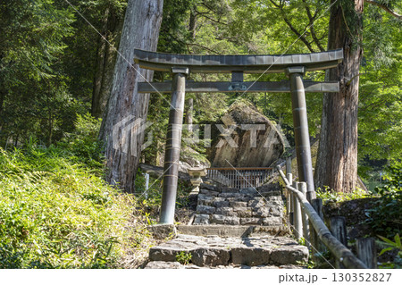 妙見神社（岐阜県下呂市）岩屋岩蔭遺跡 130352827