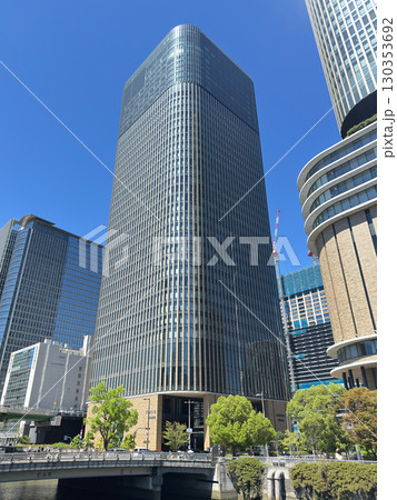 中之島フェスティバルタワーウエスト（大阪市北区。帝人大阪本社、共和薬品工業本社、コンラッド大阪など） 130353692