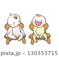 椅子に座る赤ちゃん 130353715