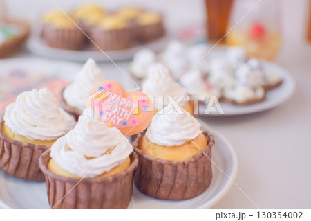 マフィンとマシュマロクッキーでハロウィンパーティー マフィンとマシュマロクッキーでハロウィンパーティー 130354002