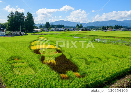 秋田内陸線沿線の　田んぼアート　仮設展望デッキより　秋田県 130354106