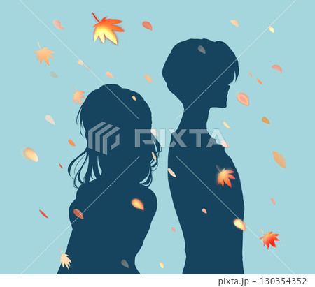 背中合わせの男女　寂しい　紅葉　シルエット 130354352