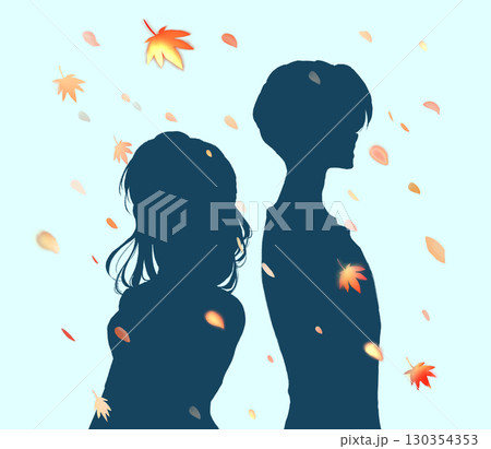 背中合わせの男女　寂しい　紅葉　シルエット 130354353