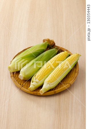 新鮮で甘いとうもろこし 新鮮で甘いとうもろこし 130354443