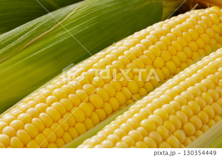 新鮮で甘いとうもろこし 130354449