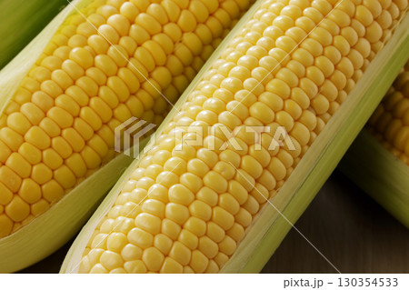 新鮮で甘いとうもろこし 130354533