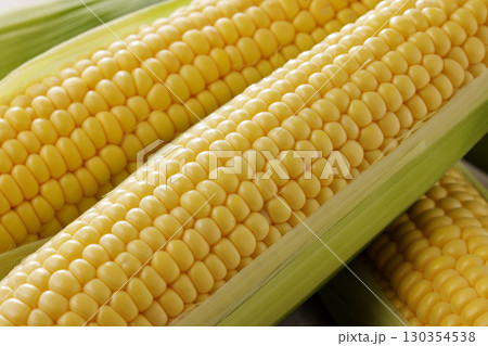 新鮮で甘いとうもろこし 130354538