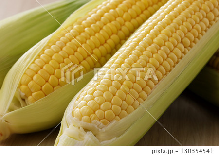 新鮮で甘いとうもろこし 130354541