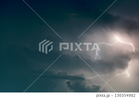 かみなり　カミナリ　雷 130354982