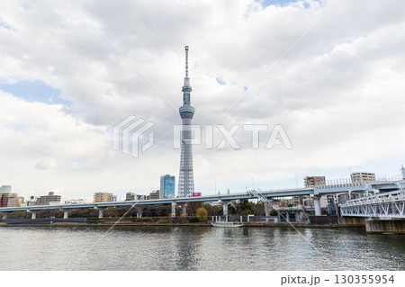 すみだリバーウォーク付近の東京スカイツリー すみだリバーウォーク付近の東京スカイツリー 130355954