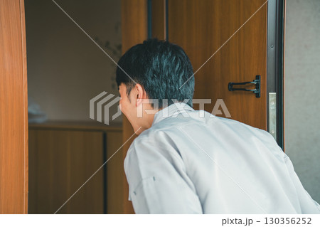 訪問する業者 130356252