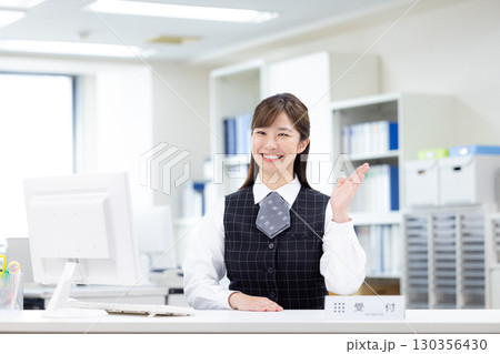 ビジネス 受付 女性のポートレート ビジネス 受付 女性のポートレート 130356430