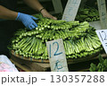香港の市場で売られるカイラン（菜心）。最もポピュラーで香港人が好きな野菜 130357288