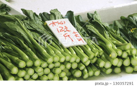 香港の市場で売られるカイラン（菜心）。最もポピュラーで香港人が好きな野菜 130357291