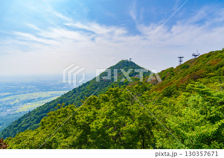 筑波山(女体山頂上より)男体山と関東平野を見る 筑波山(女体山頂上より)男体山と関東平野を見る 130357671