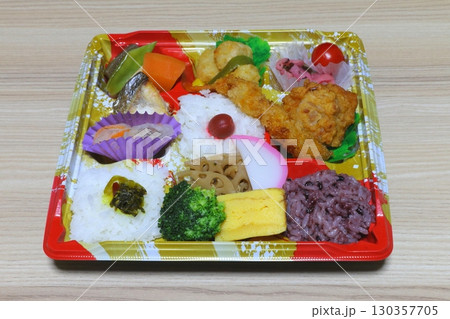 和風弁当（幕の内弁当） 130357705