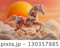 初日の出に駆ける華やかな置物干支の馬 130357885