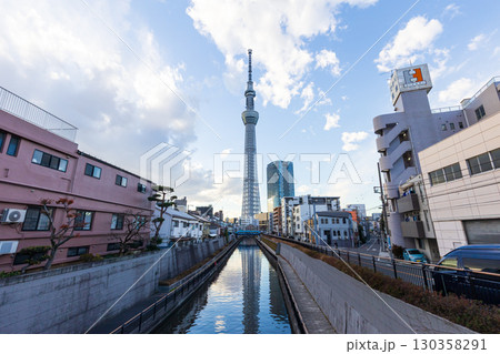 北十間川付近の町並みと東京スカイツリー 130358291