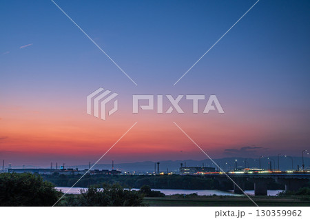 淀川夕景　淀川新橋　大阪府寝屋川市 130359962