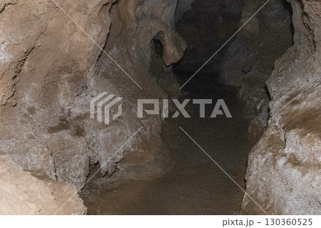 縄文鍾乳洞（岐阜県郡上市）内部 130360525