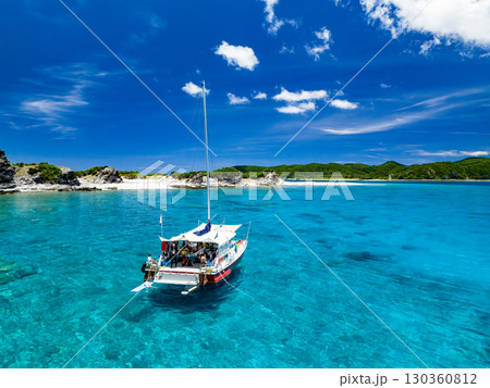 嘉比島のドローン撮影。乗船するカタマランヨットや座間味島、安慶名敷島。沖縄県島尻郡慶良間諸島座間味島 嘉比島のドローン撮影。乗船するカタマランヨットや座間味島、安慶名敷島。沖縄県島尻郡慶良間諸島座間味島 130360812