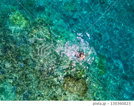 嘉比島のドローン撮影。乗船するカタマランヨットや座間味島、安慶名敷島。沖縄県島尻郡慶良間諸島座間味島 130360823