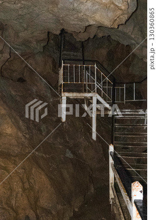 縄文鍾乳洞（岐阜県郡上市）内部 130360865