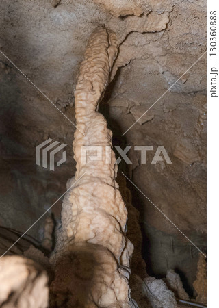 縄文鍾乳洞（岐阜県郡上市）内部 130360888