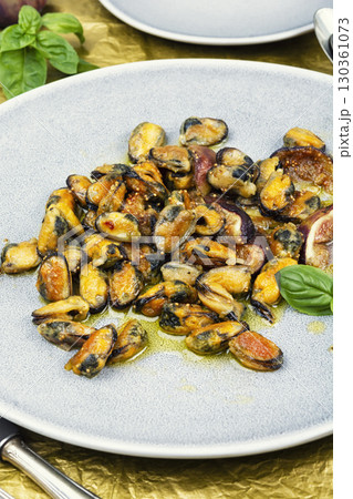 Mussels cooked with figs. 130361073