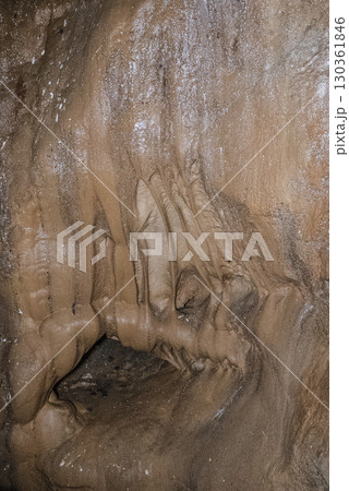 縄文鍾乳洞（岐阜県郡上市）内部 130361846