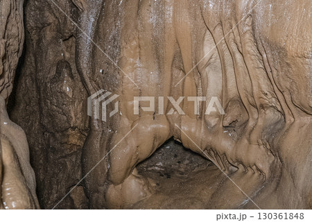 縄文鍾乳洞(岐阜県郡上市)内部 縄文鍾乳洞(岐阜県郡上市)内部 130361848