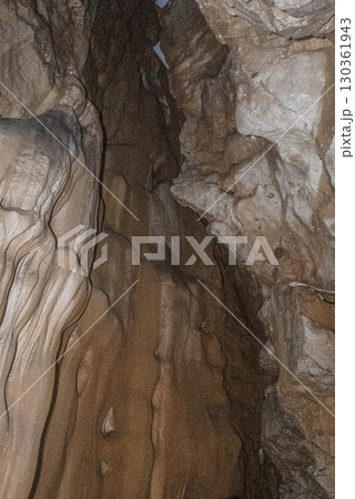 縄文鍾乳洞（岐阜県郡上市）内部 130361943