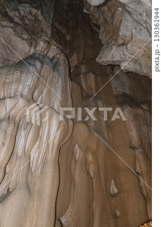縄文鍾乳洞（岐阜県郡上市）内部 130361944