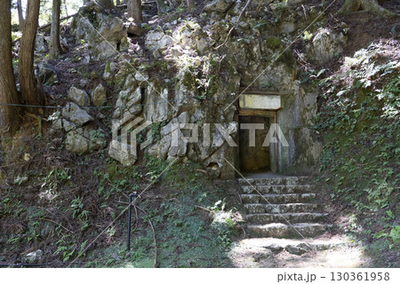 縄文鍾乳洞（岐阜県郡上市）出口 130361958