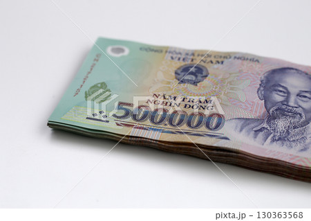 Five hundred thousand dong banknotes 130363568