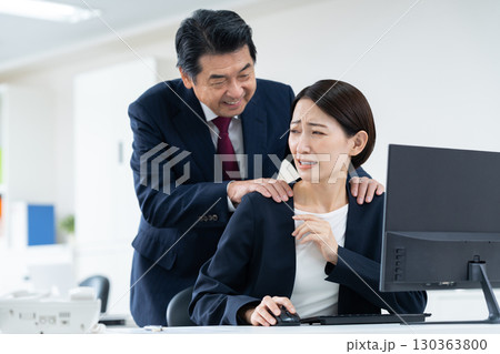 セクハラ 130363800