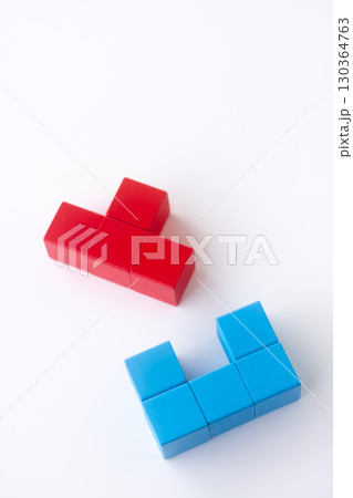 不思議な漢字・凸凹（でこぼこ）凹凸（おうとつ） 130364763