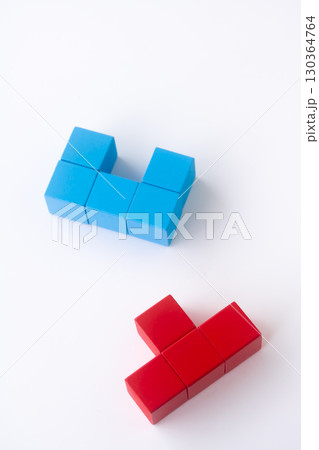 不思議な漢字・凸凹（でこぼこ）凹凸（おうとつ） 130364764