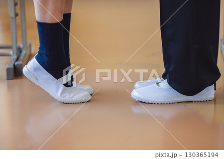 高校生の足元 130365194