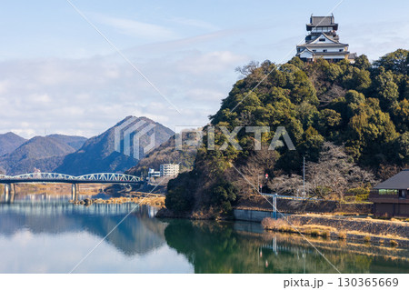 日本100名城　国宝犬山城と木曽川 130365669