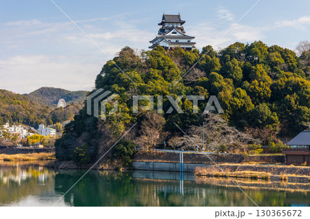 日本100名城　国宝犬山城と木曽川 130365672