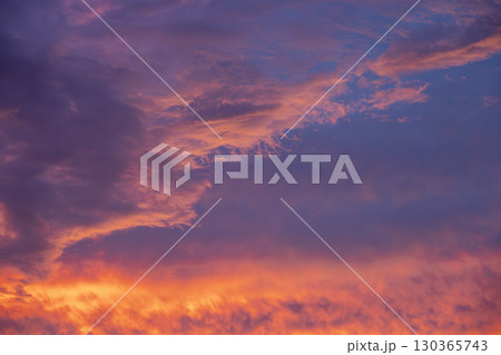 夏の夕焼け 夕暮れ 夏の空 空 9月 イメージ 130365743