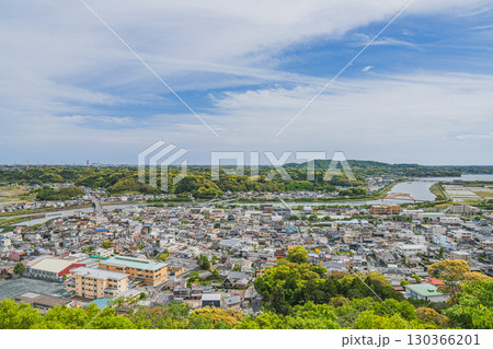 浜松市の細江公園から見た街並みと都田川(静岡県) 浜松市の細江公園から見た街並みと都田川(静岡県) 130366201