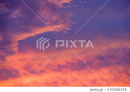 夏の夕焼け 夕暮れ 夏の空 空 9月 イメージ 130366358