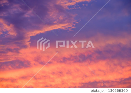 夏の夕焼け 夕暮れ 夏の空 空 9月 イメージ 130366360