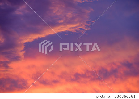 夏の夕焼け 夕暮れ 夏の空 空 9月 イメージ 130366361