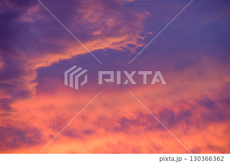 夏の夕焼け 夕暮れ 夏の空 空 9月 イメージ 130366362