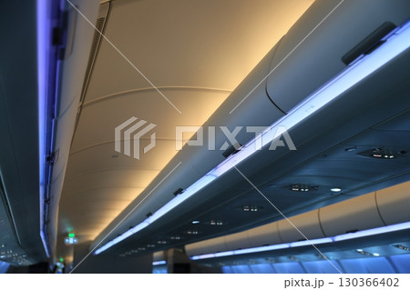 飛行機 航空機 ひこうき 130366402