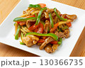 お皿いっぱいのチンジャオロース1 130366735
